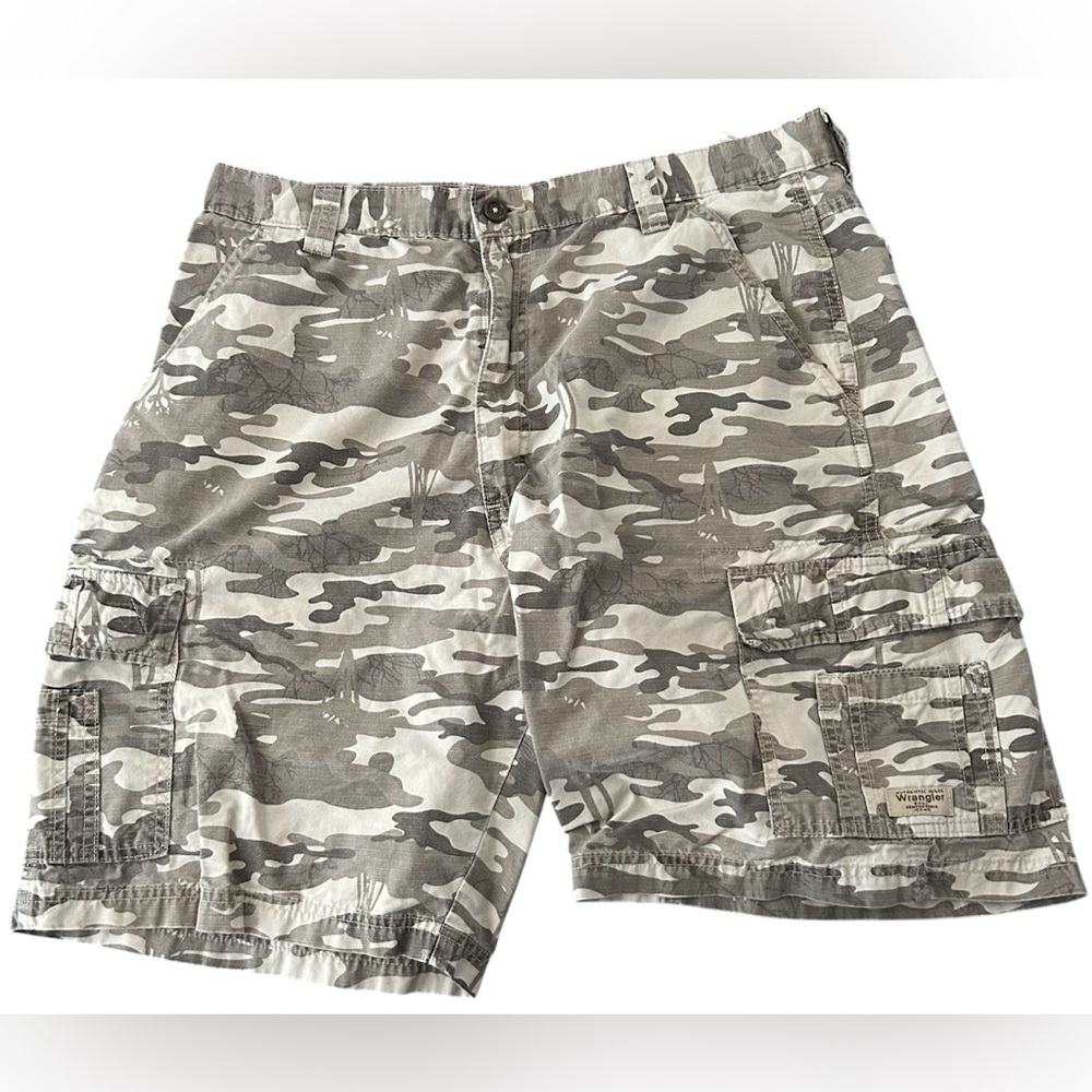 Grey and white wrangler camo cargo shorts